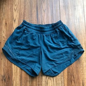 Lululemon Hottie Hot Shorts 4”, size 4